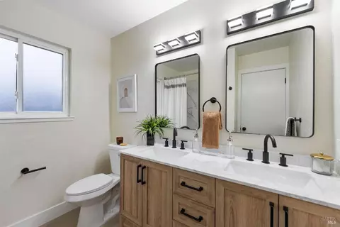 Bath - 1466 Granada St, Vallejo, CA 94591 photo 2 of 4