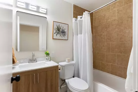 Bath - 1466 Granada St, Vallejo, CA 94591 photo 4 of 4