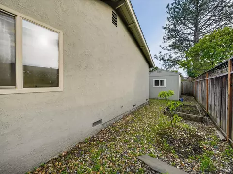 Exterior - 970 Madison Dr, Sonoma, CA 95476 photo 9 of 10