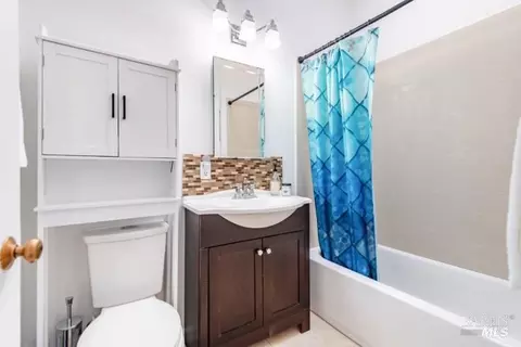 Bath - 148 Haggerty St, Vallejo, CA 94591 photo 1 of 2