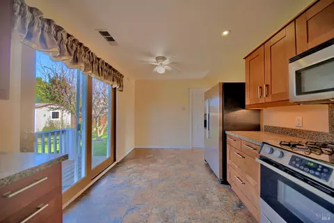 650 W C St, Dixon, CA 95620 photo 12