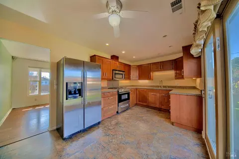 650 W C St, Dixon, CA 95620 photo 9
