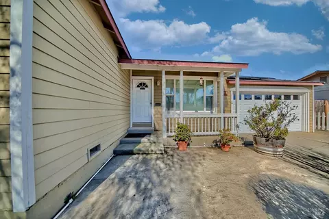 650 W C St, Dixon, CA 95620 photo 3