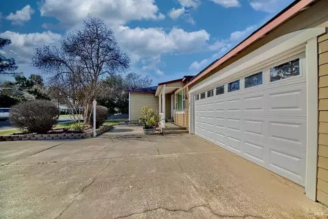 650 W C St, Dixon, CA 95620 photo 2