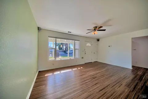 650 W C St, Dixon, CA 95620 photo 7