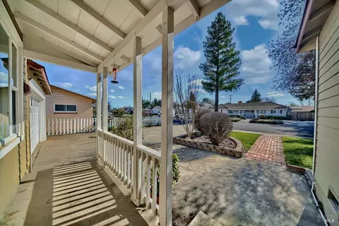650 W C St, Dixon, CA 95620 photo 4
