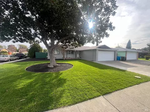 324 Trinity Dr, Vacaville, CA 95687 photo 3