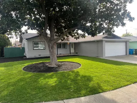 324 Trinity Dr, Vacaville, CA 95687 photo 1