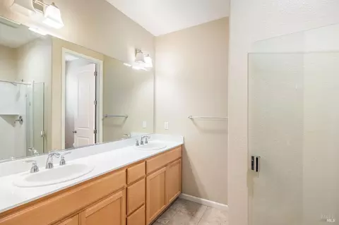 Bath - 2326 Cunningham Dr, Fairfield, CA 94533 photo 3 of 4