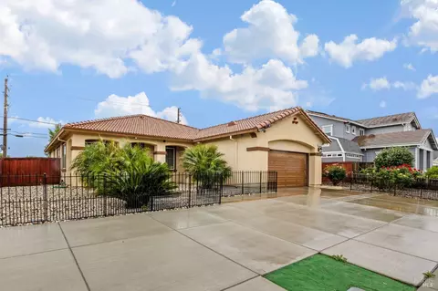 Exterior - 2326 Cunningham Dr, Fairfield, CA 94533 photo 3 of 11