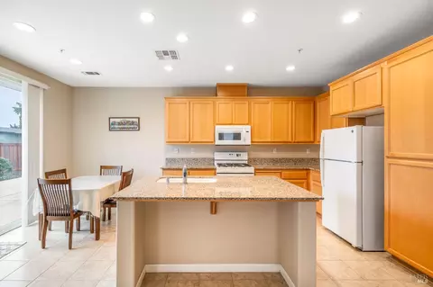 Kitchen - 2326 Cunningham Dr, Fairfield, CA 94533 photo 3 of 5