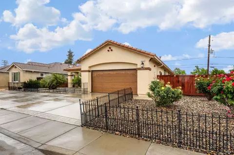 Exterior - 2326 Cunningham Dr, Fairfield, CA 94533 photo 2 of 11