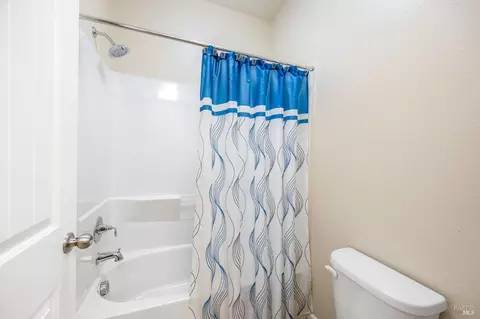 Bath - 2326 Cunningham Dr, Fairfield, CA 94533 photo 2 of 4