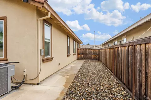 Exterior - 2326 Cunningham Dr, Fairfield, CA 94533 photo 8 of 11