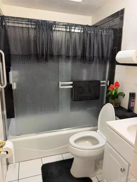 Bath - 1537 Mini Dr, Vallejo, CA 94589 photo 2 of 2