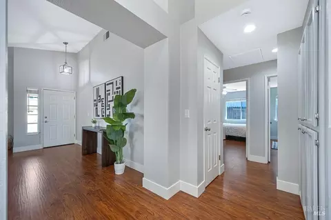 Entry Way - 1825 Whiting Ct, Dixon, CA 95620 photo 4 of 4