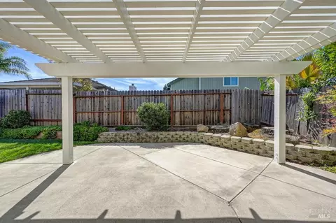 Exterior - 1825 Whiting Ct, Dixon, CA 95620 photo 9 of 18