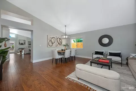 Dining - 1825 Whiting Ct, Dixon, CA 95620 photo 1 of 4