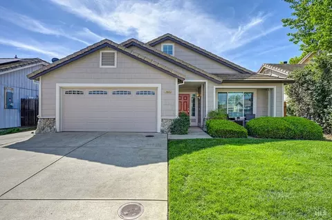 Exterior - 1825 Whiting Ct, Dixon, CA 95620 photo 5 of 18