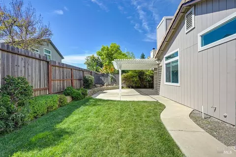 Exterior - 1825 Whiting Ct, Dixon, CA 95620 photo 16 of 18