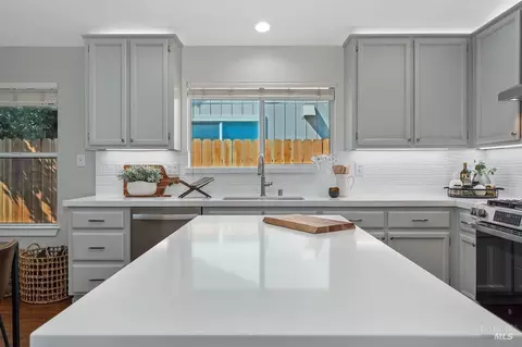 Kitchen - 1825 Whiting Ct, Dixon, CA 95620 photo 2 of 9