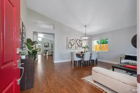 Entry Way - 1825 Whiting Ct, Dixon, CA 95620 photo 1 of 4