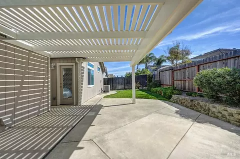 Exterior - 1825 Whiting Ct, Dixon, CA 95620 photo 10 of 18