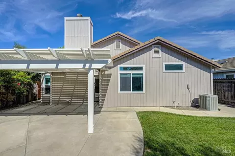 Exterior - 1825 Whiting Ct, Dixon, CA 95620 photo 14 of 18
