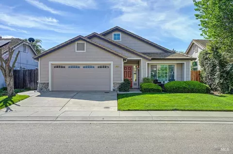 Exterior - 1825 Whiting Ct, Dixon, CA 95620 photo 3 of 18
