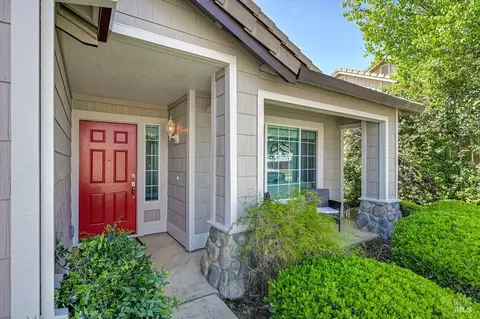 Exterior - 1825 Whiting Ct, Dixon, CA 95620 photo 6 of 18