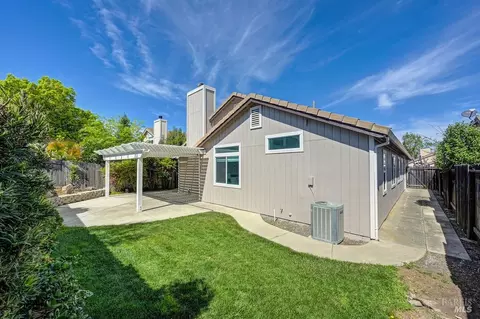 Exterior - 1825 Whiting Ct, Dixon, CA 95620 photo 15 of 18