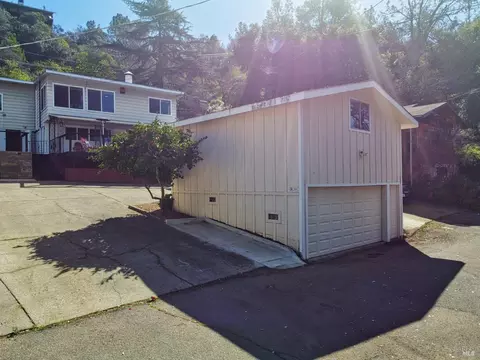 11485 Lakeshore Dr, Clearlake, CA 95422