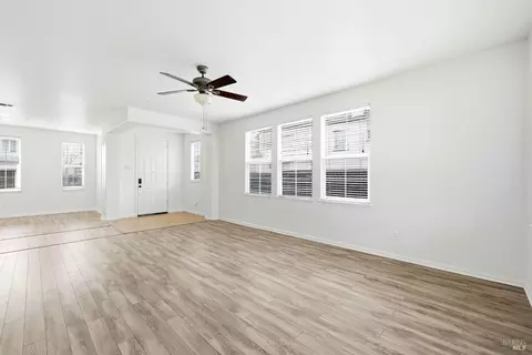 Living - 7256 Willow Creek Cir, Vallejo, CA 94591 photo 4 of 12