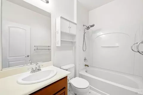 Bath - 7256 Willow Creek Cir, Vallejo, CA 94591 photo 6 of 6