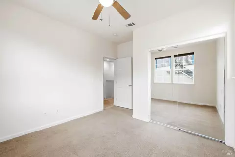 Bedroom - 7256 Willow Creek Cir, Vallejo, CA 94591 photo 6 of 8