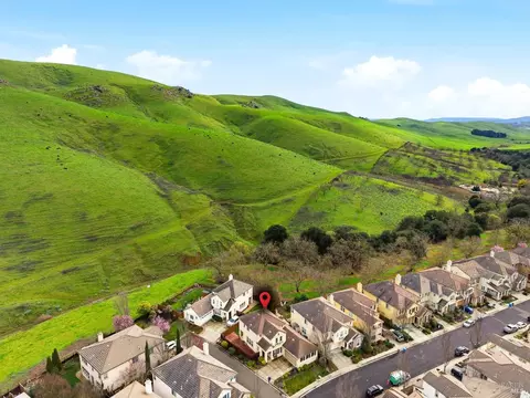 View/Area - 7256 Willow Creek Cir, Vallejo, CA 94591 photo 5 of 18