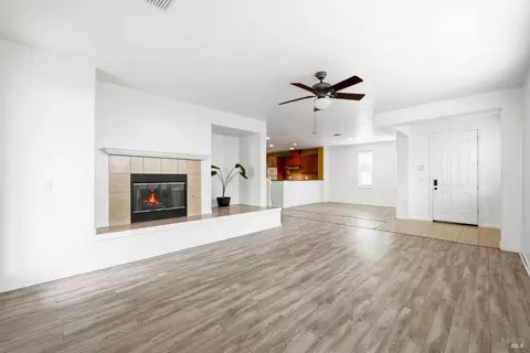 Living - 7256 Willow Creek Cir, Vallejo, CA 94591 photo 3 of 12