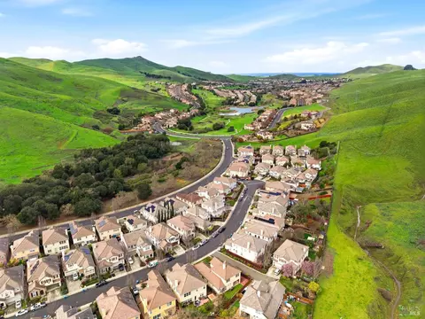 View/Area - 7256 Willow Creek Cir, Vallejo, CA 94591 photo 8 of 18