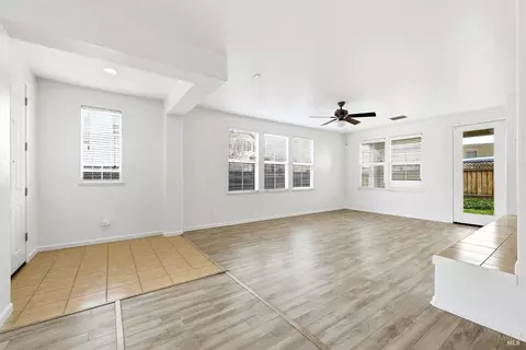 Living - 7256 Willow Creek Cir, Vallejo, CA 94591 photo 6 of 12