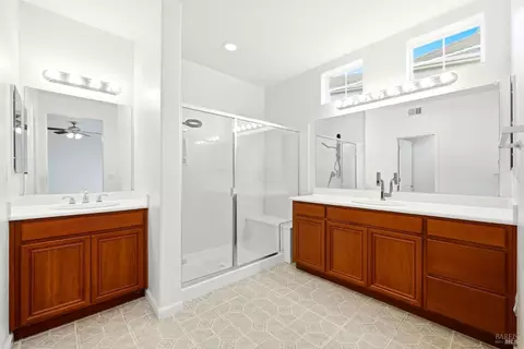 Bath - 7256 Willow Creek Cir, Vallejo, CA 94591 photo 3 of 6