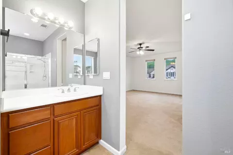 Bath - 7256 Willow Creek Cir, Vallejo, CA 94591 photo 5 of 6