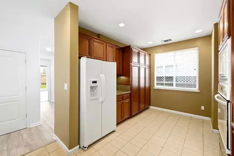 Entry Way - 7256 Willow Creek Cir, Vallejo, CA 94591 photo 1 of 4