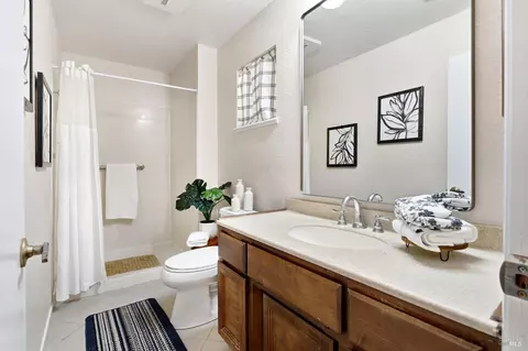 Bath - 1025 Mason Ct, Dixon, CA 95620 photo 1 of 3