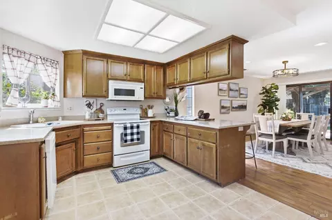Kitchen - 1025 Mason Ct, Dixon, CA 95620 photo 3 of 4
