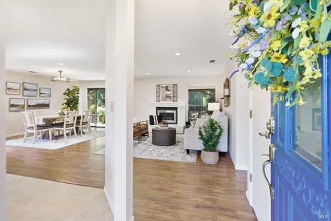 Entry Way - 1025 Mason Ct, Dixon, CA 95620 photo 1 of 2