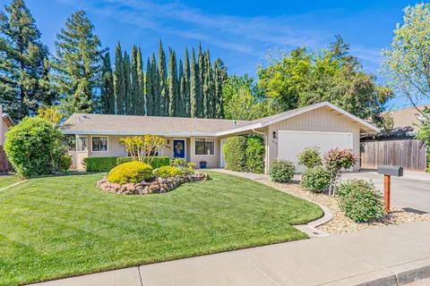 Exterior - 1025 Mason Ct, Dixon, CA 95620 photo 2 of 8