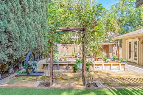 Exterior - 1025 Mason Ct, Dixon, CA 95620 photo 7 of 8
