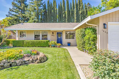 Exterior - 1025 Mason Ct, Dixon, CA 95620 photo 3 of 8