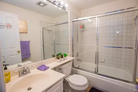 Bath - 463 Eagle Ln, Vacaville, CA 95687 photo 1 of 8