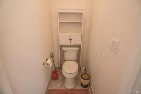 Bath - 463 Eagle Ln, Vacaville, CA 95687 photo 6 of 8